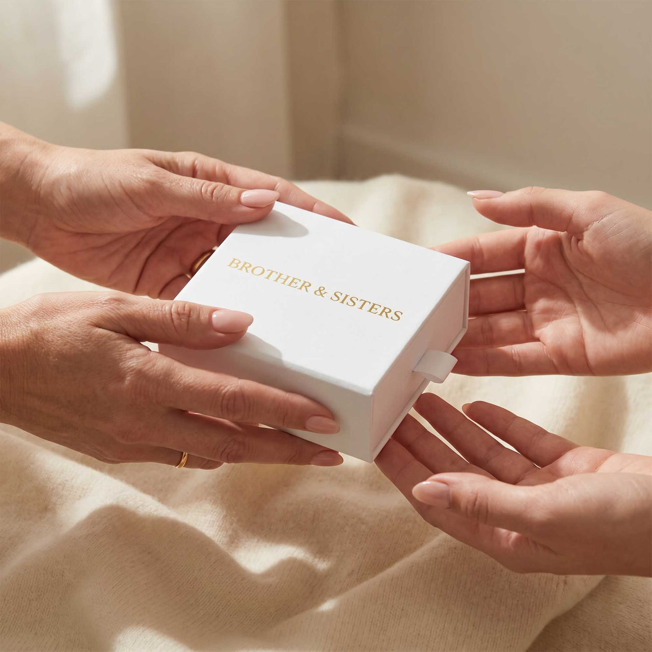 Floral Round Photo Locket Necklace