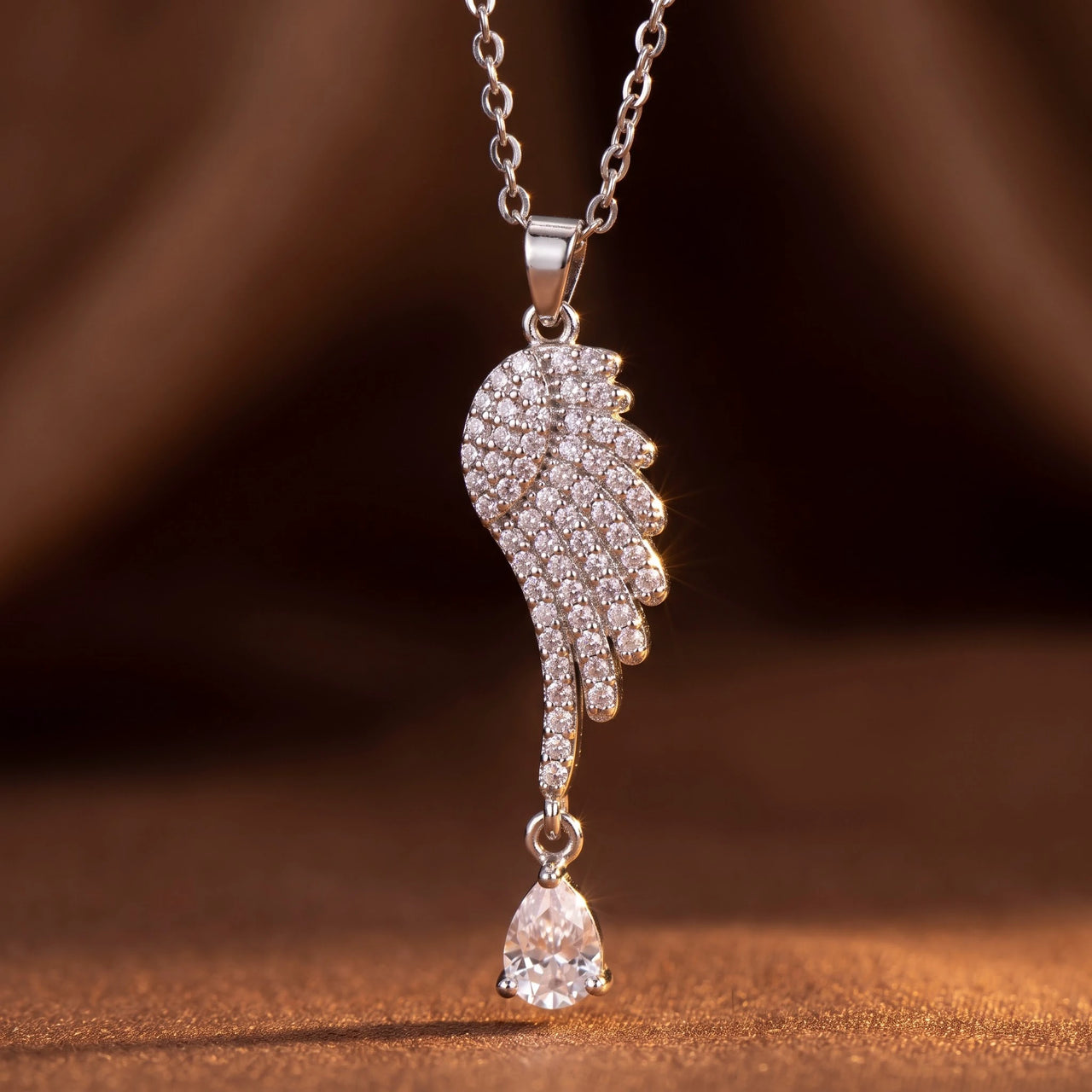 Close-up of the silver necklace | SKU: 42005-silver