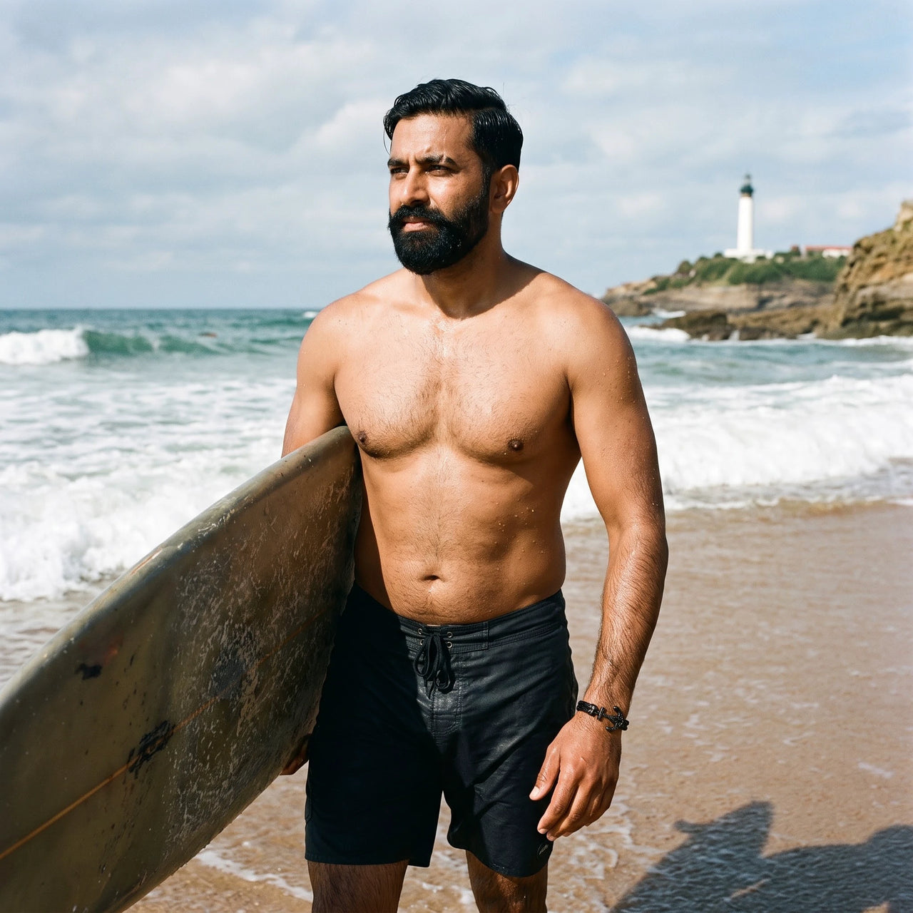 Black Anchor Bracelet – surfer on the beach | Brother & Sisters | SKU: 3621358-gun-black-XS-14-15, 3621358-gun-black-S-16-17, 3621358-gun-black-M-18-19, 3621358-gun-black-L-20-21, 3621358-gun-black-XL-22-23