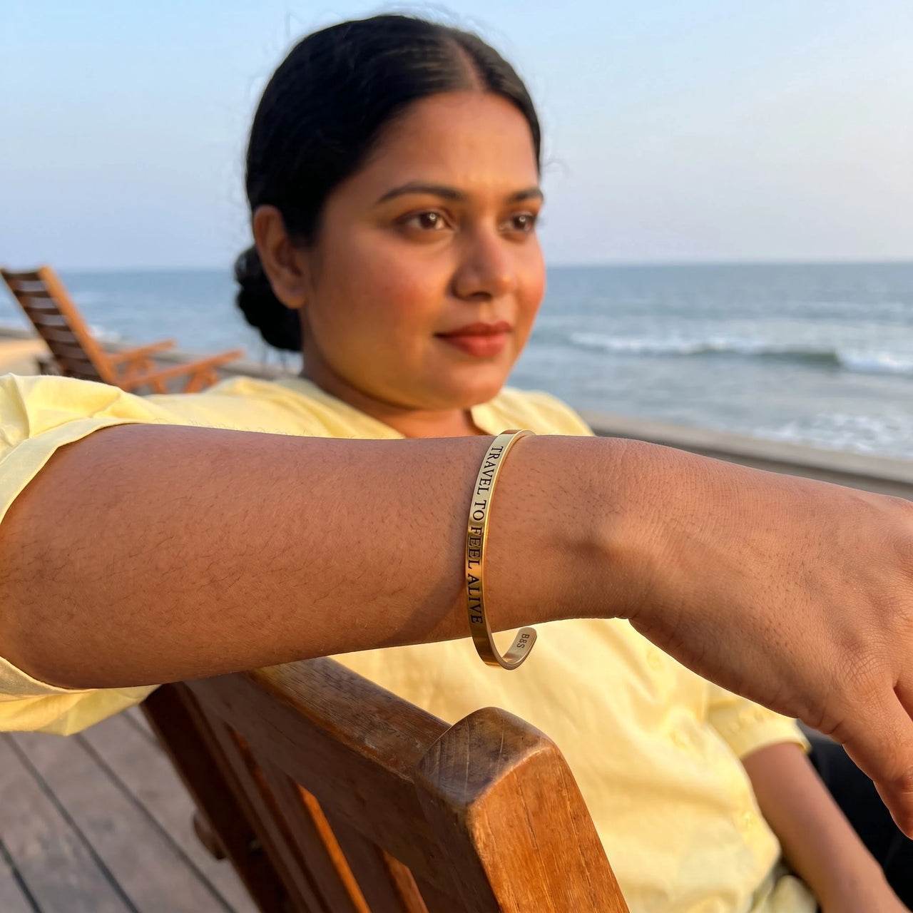 Travel bracelet — worn on a relaxed day, gold | SKU: ttfa-g